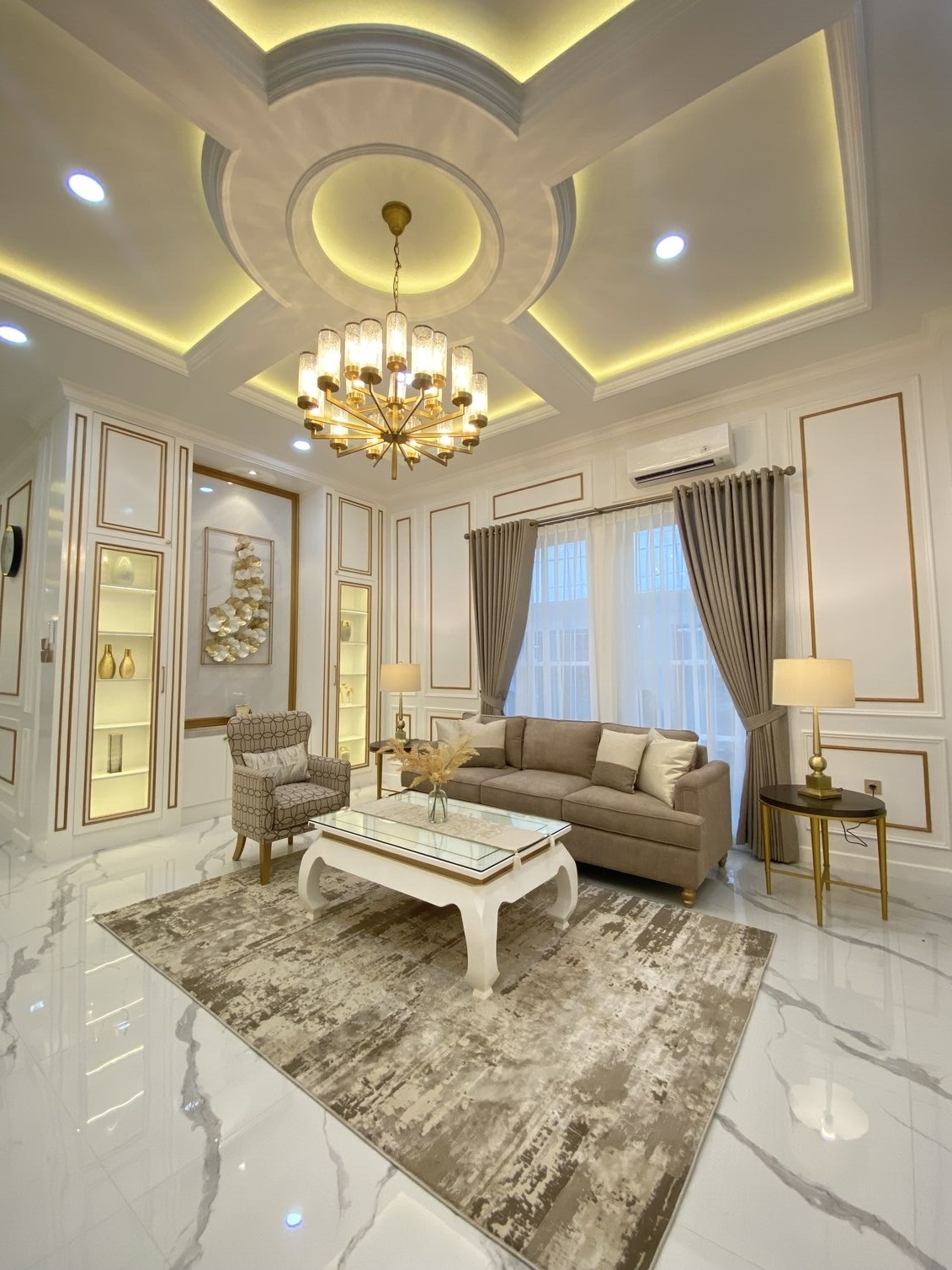 Built-in vs Loose Furniture: Kapan Sebaiknya Custom dan Kapan Menggunakan Furniture Loose?